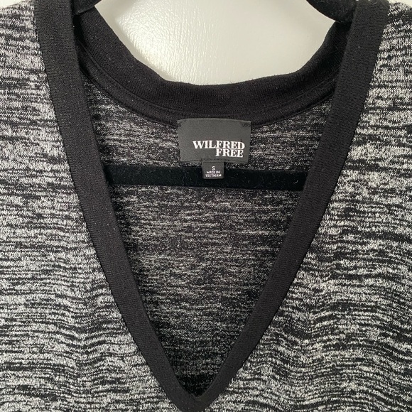 Aritzia Wilfred Free V-neck Sweater - Picture 2 of 4